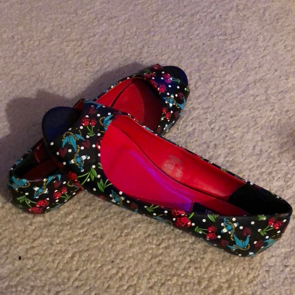 IRON FIST FLATS SWALLOWS & SKULLS